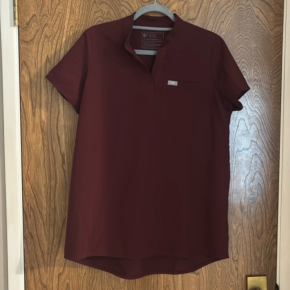 Small figs maternity scrub top